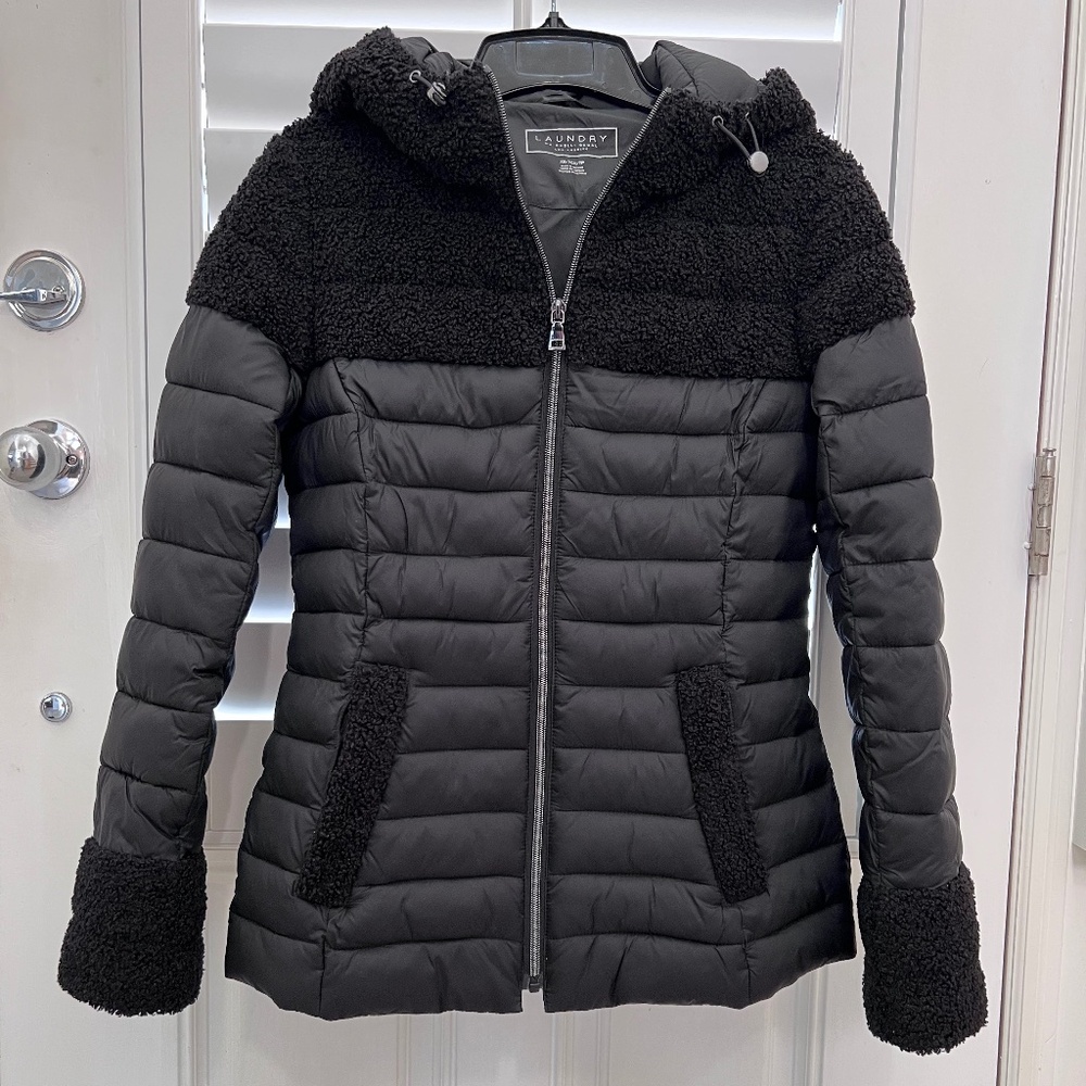 Laundry by Shelli Segal black hooded hip length puffer with sherpa trim